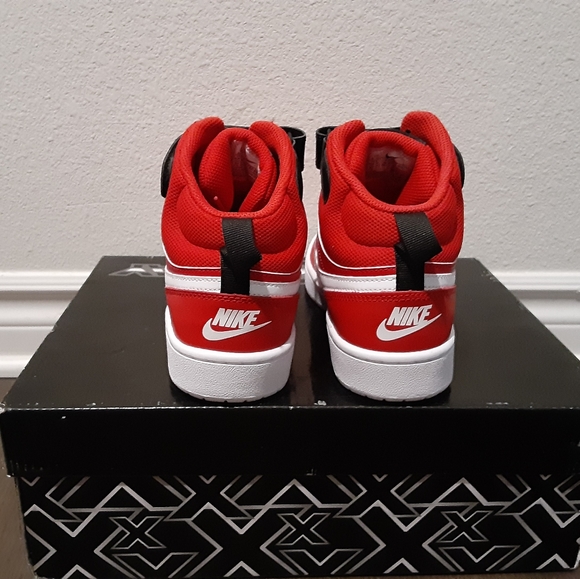 Nike - Picture 3 of 4